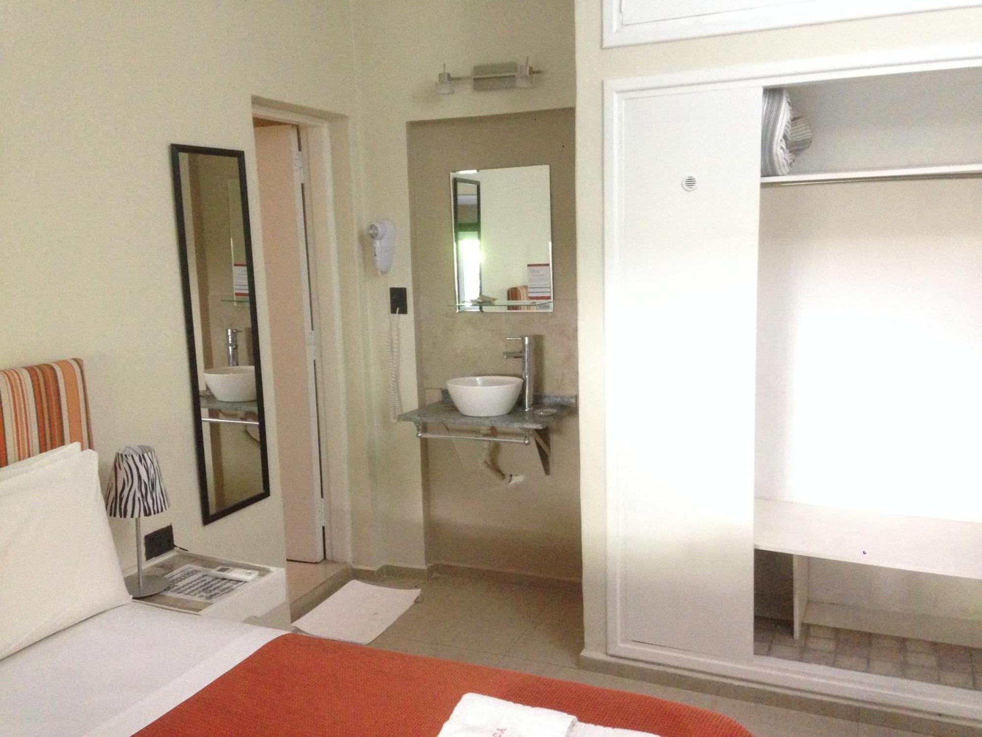 Casa Alta Hotel Boutique & Spa - Solo Adultos Villa Carlos Paz Bilik gambar